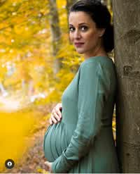 Portrait of Sarah Y., yoga teacher and Wuum Prenatal Yoga Program student